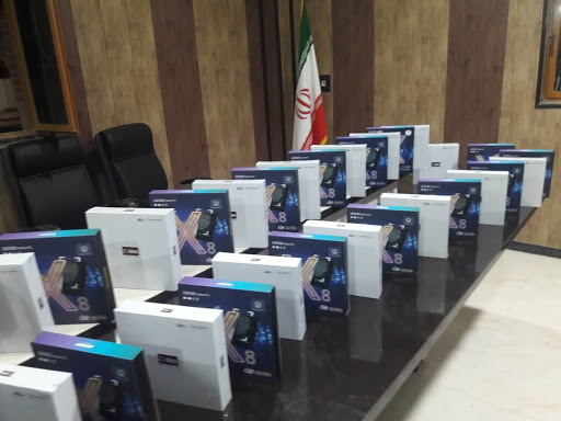 توزیع ۳۳ تبلت دانش آموزی و ۳۵۵ بسته کمک آموزشی در بین دانش آموزان نیازمند فریدون‌کناری